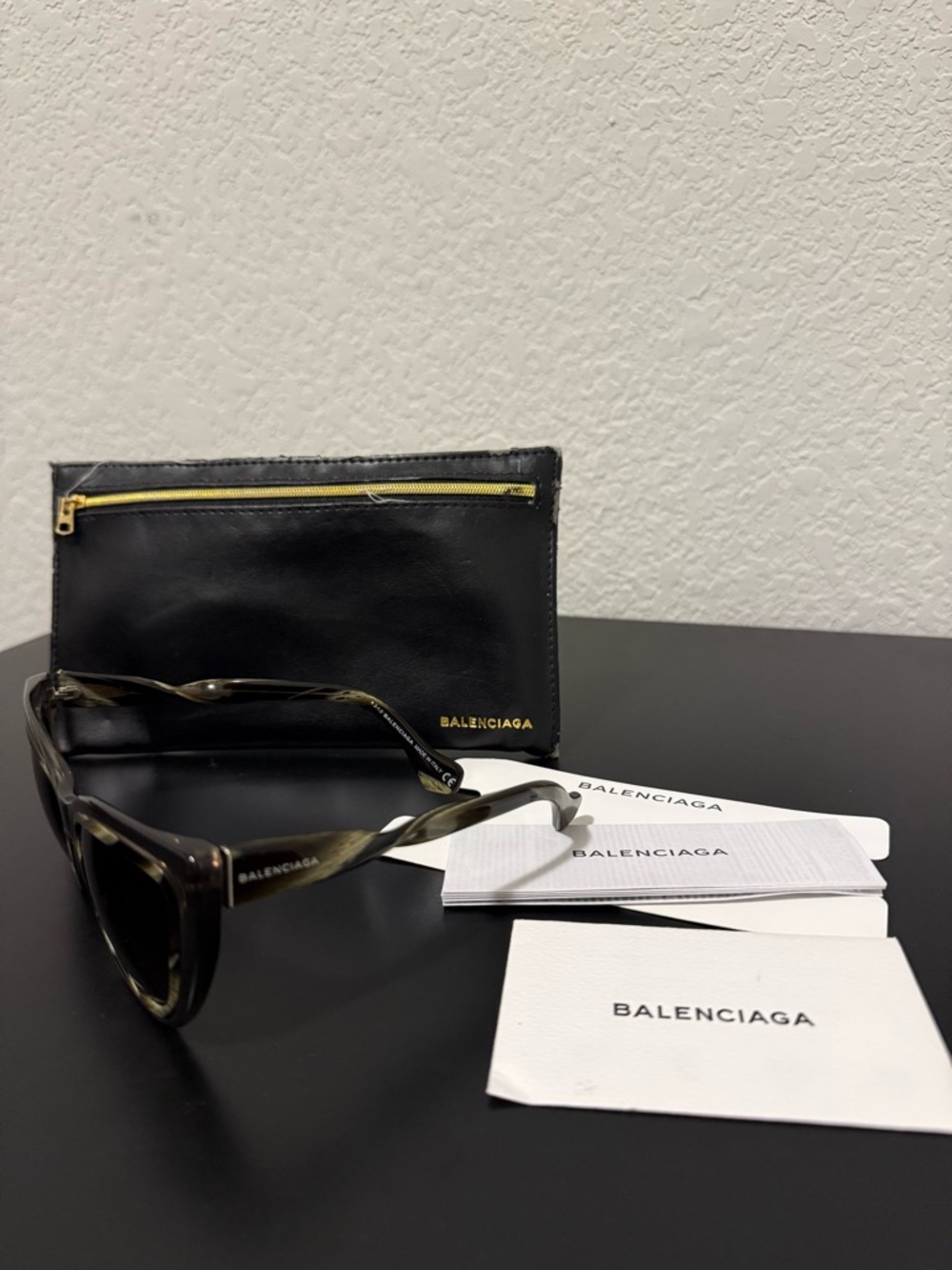 Balenciaga Black Sunglasses with Twist Arms (Pouch + Authenticity Card) - Picture 2 of 5